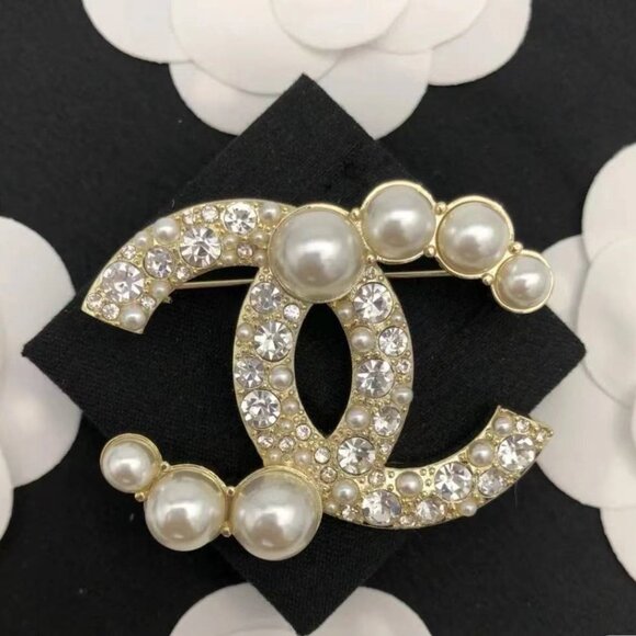 Chanel Gold Brooch - Picture 6 of 7